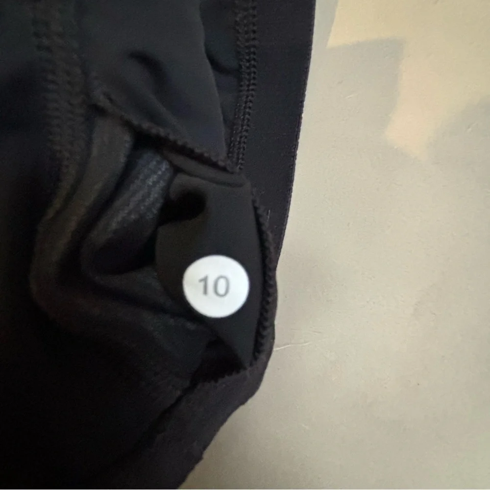 NWOT Lululemon Black and White Water Bound Bra Swim Run Activewear Size 10 - Picture 12 of 12